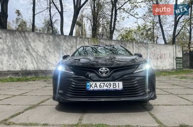 Седан Toyota Camry 2020 в Киеве