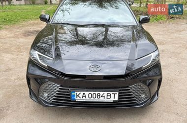 Седан Toyota Camry 2025 в Києві