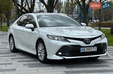 Седан Toyota Camry 2018 в Днепре