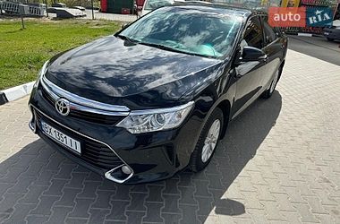 Седан Toyota Camry 2017 в Хмельницком