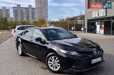 Седан Toyota Camry 2018 в Киеве