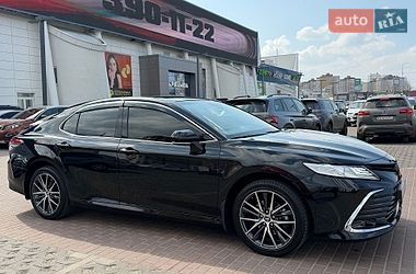 Седан Toyota Camry 2023 в Киеве