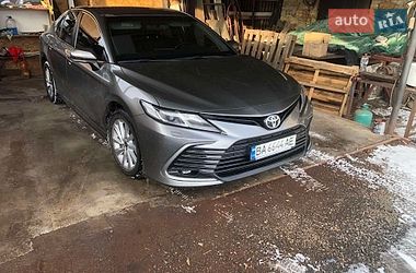 Седан Toyota Camry 2022 в Умани
