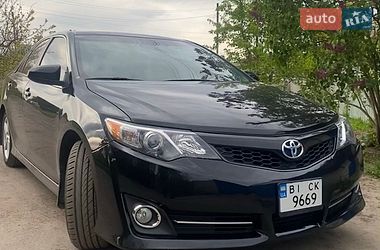 Седан Toyota Camry 2014 в Полтаве