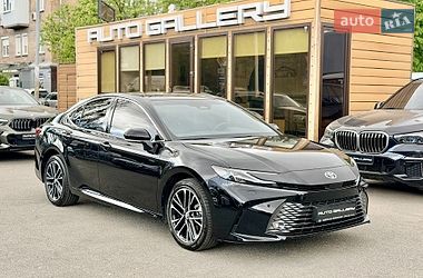 Седан Toyota Camry 2025 в Киеве
