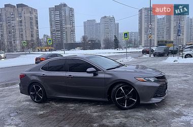 Седан Toyota Camry 2017 в Києві
