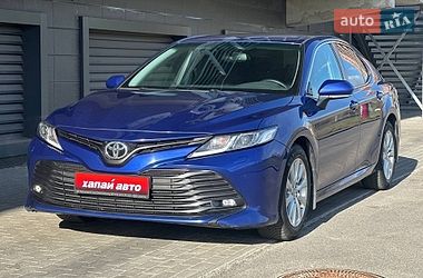 Седан Toyota Camry 2020 в Києві