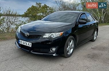 Седан Toyota Camry 2013 в Днепре