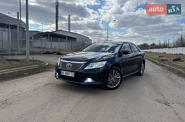 Седан Toyota Camry 2013 в Львові