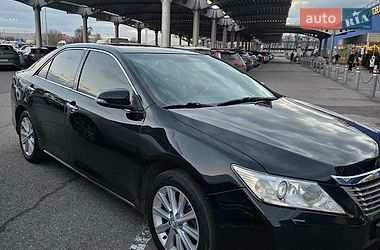 Седан Toyota Camry 2014 в Дніпрі