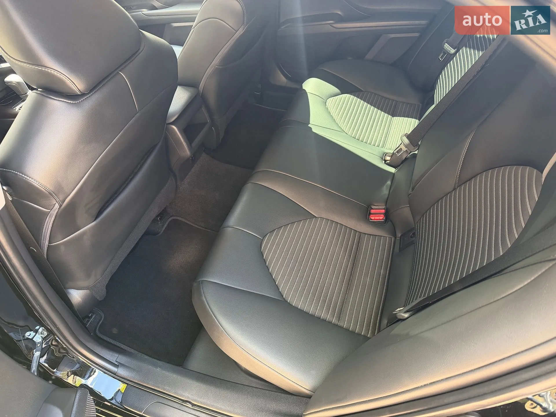 2022 Toyota Camry - мініатюра 3