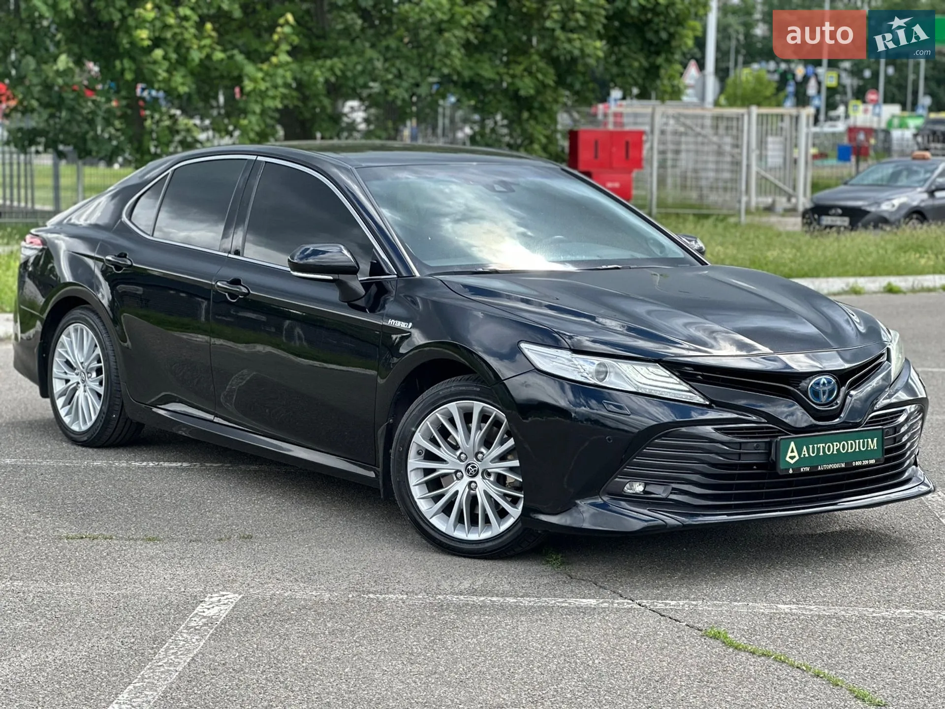 2019 Toyota Camry - фото 1