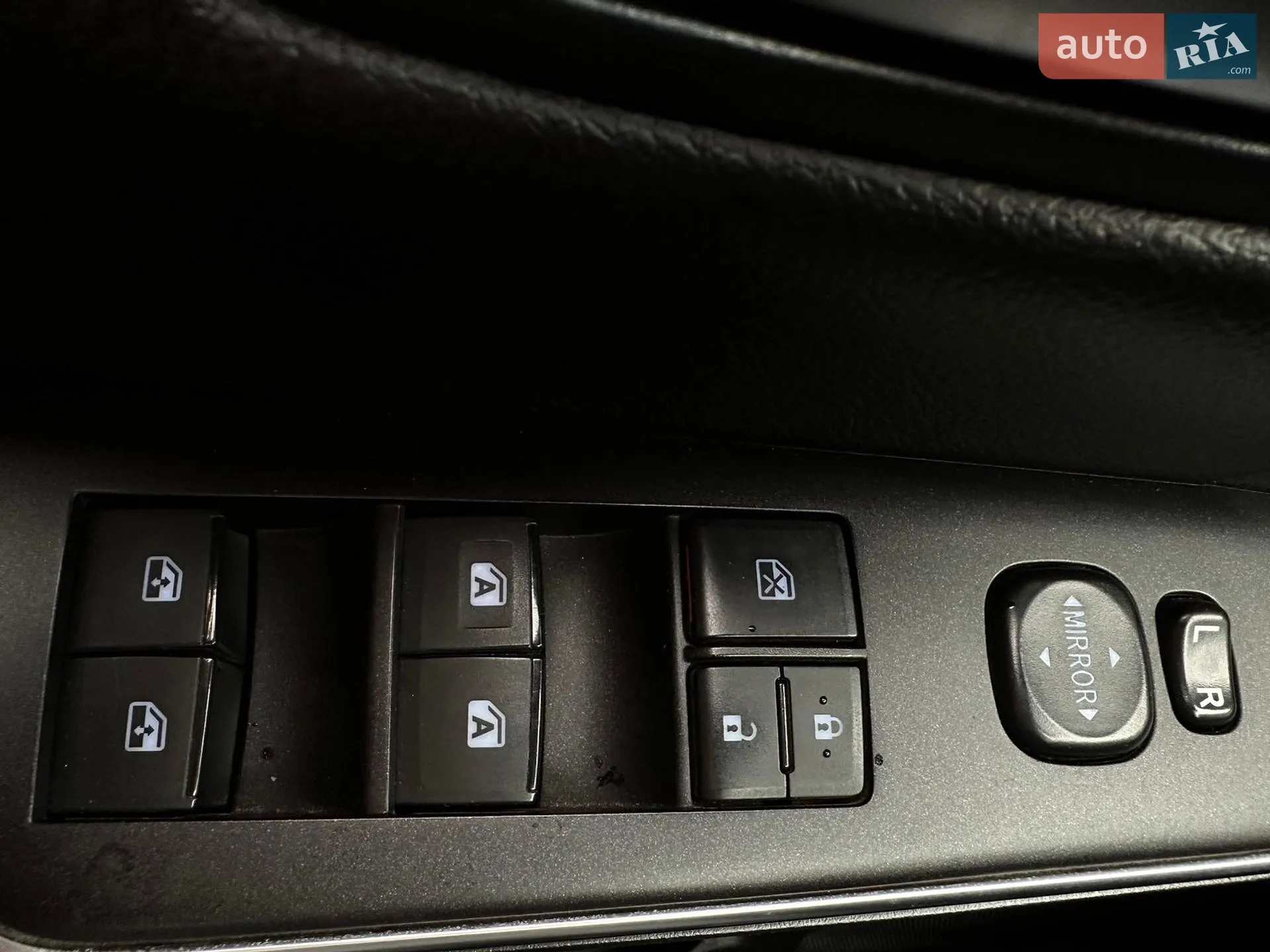 2016 Toyota Camry - мініатюра 35