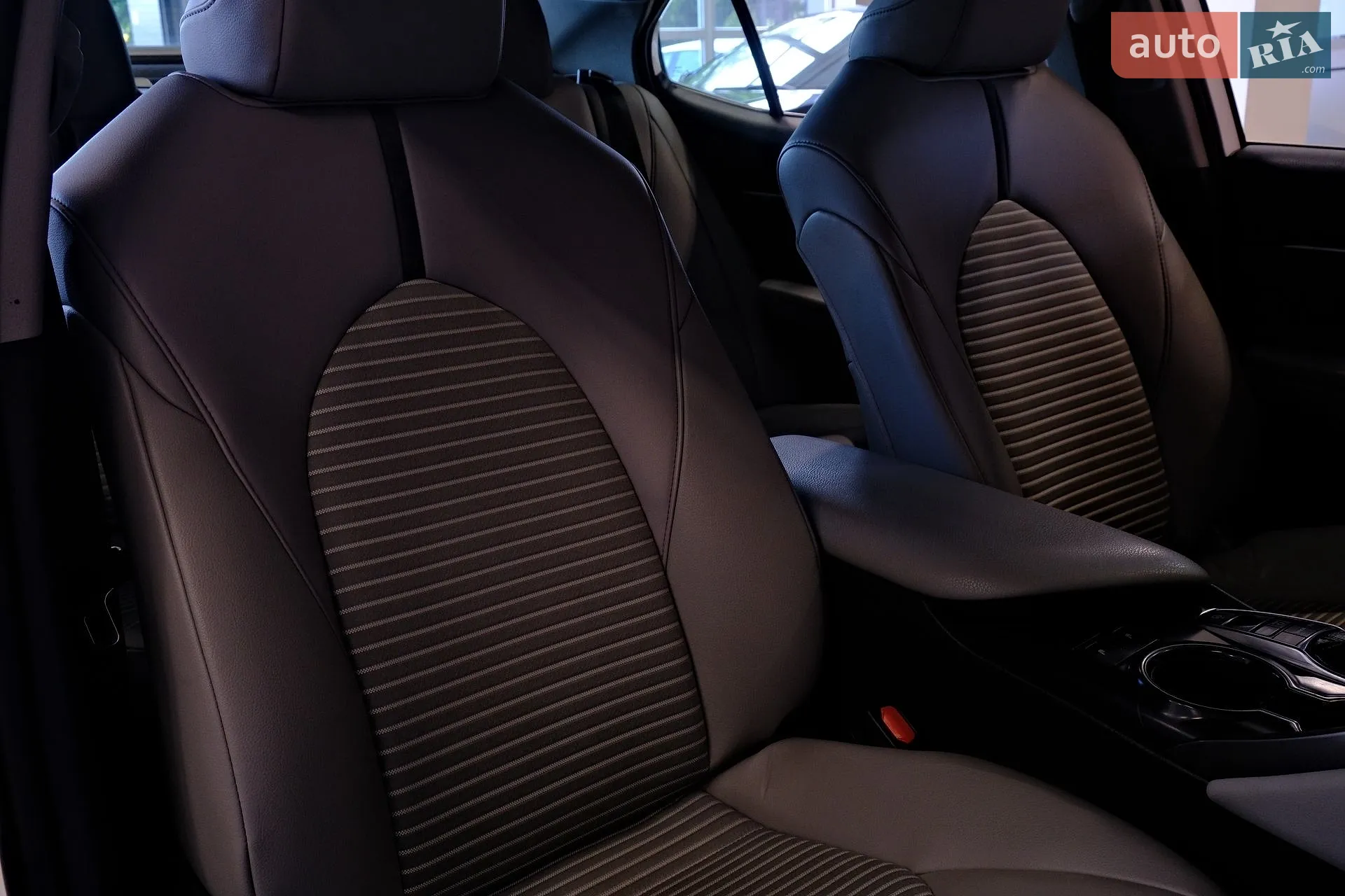 2019 Toyota Camry - мініатюра 35