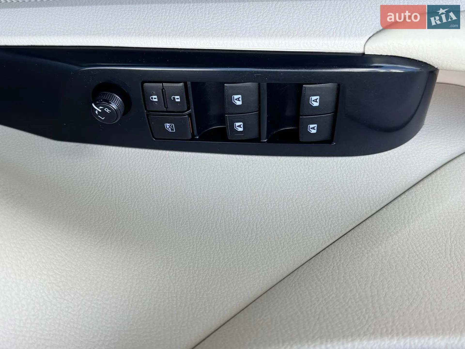 2017 Toyota Camry - мініатюра 16