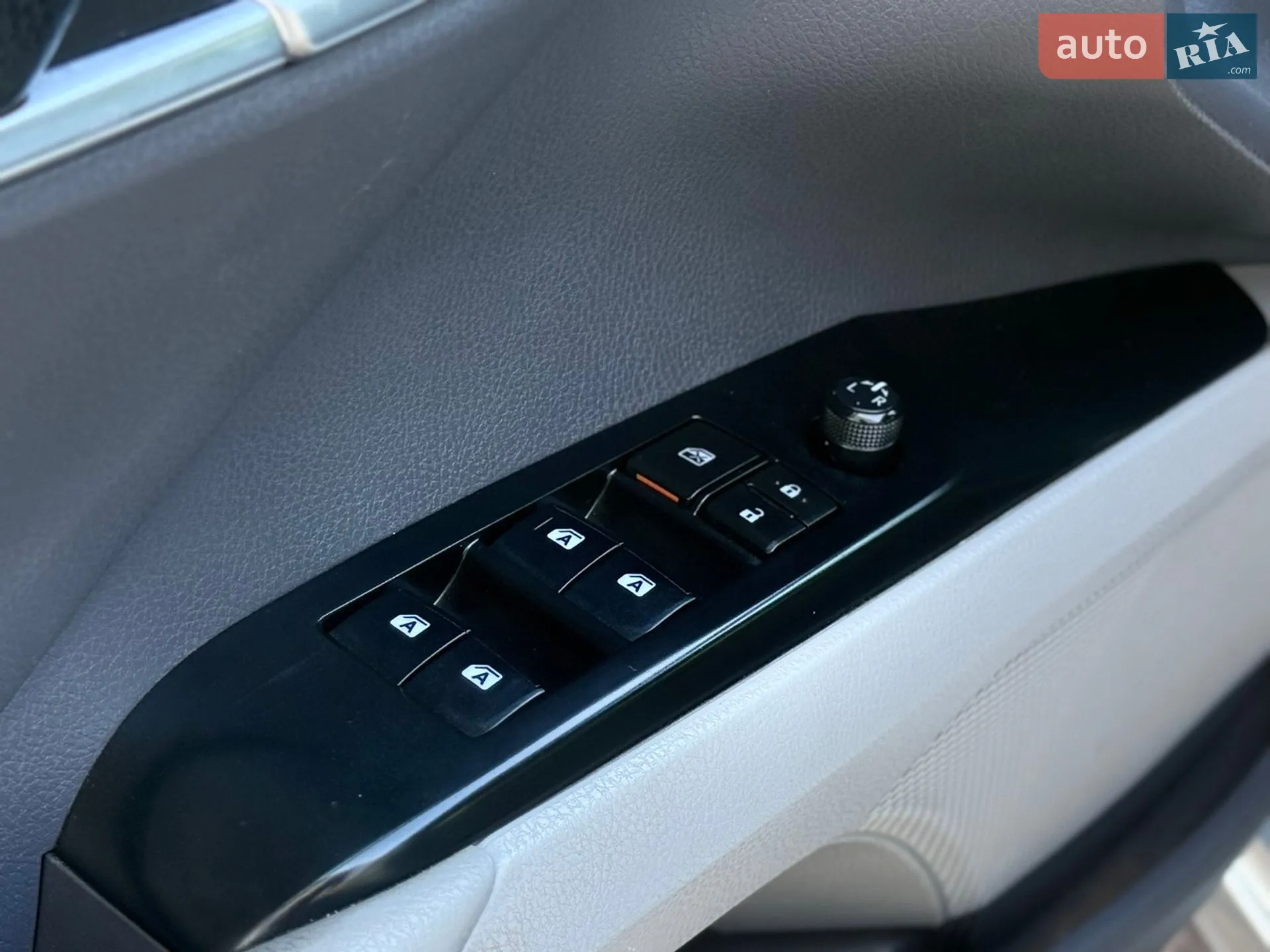2018 Toyota Camry - мініатюра 36