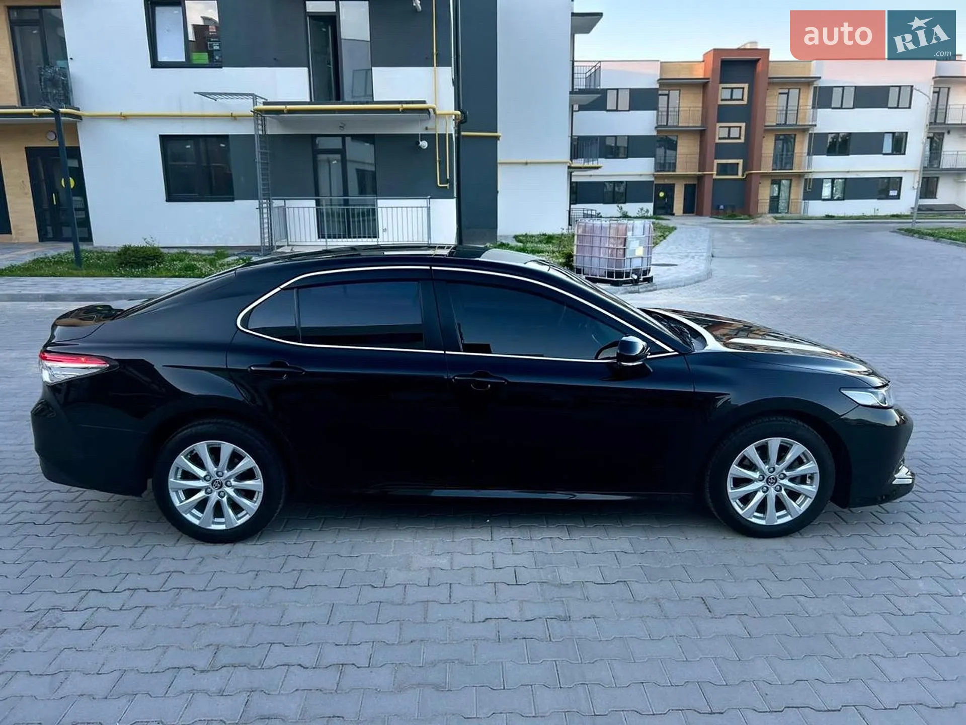 2019 Toyota Camry - мініатюра 3