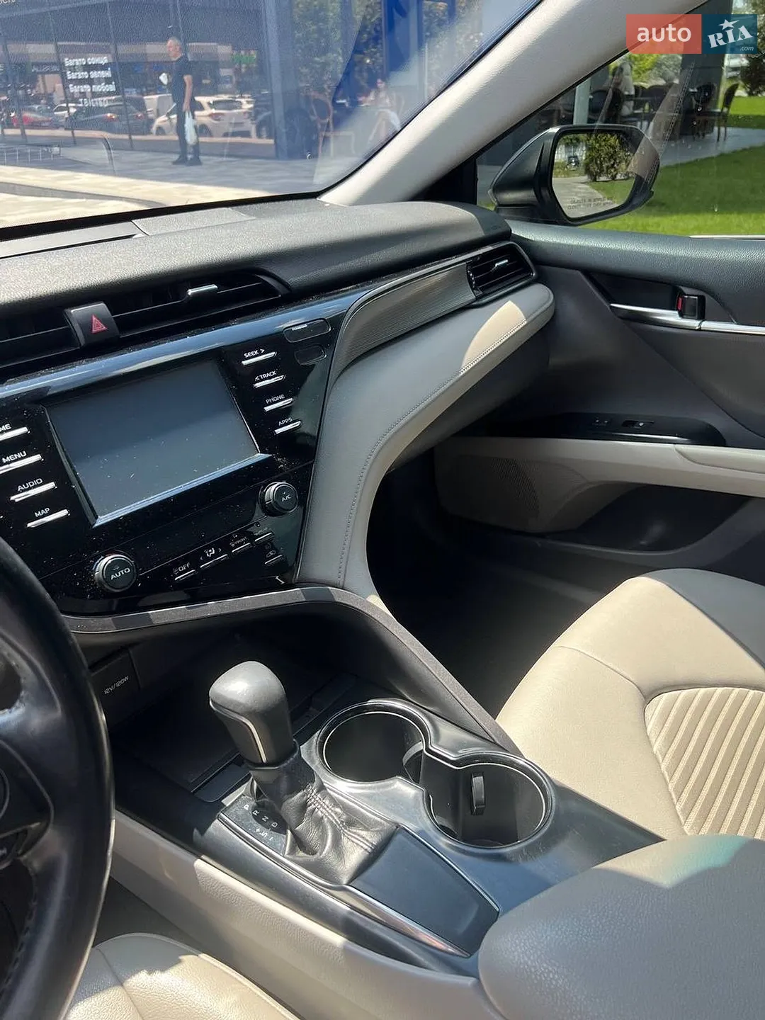 2018 Toyota Camry - мініатюра 16