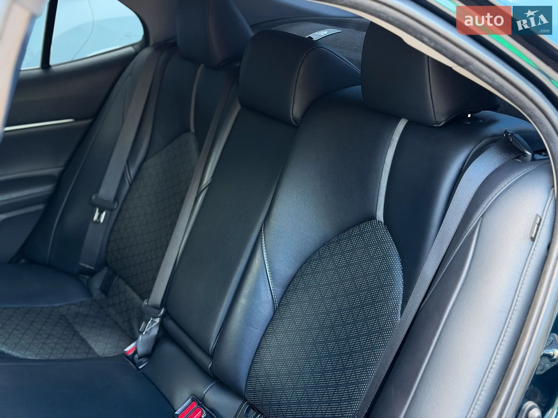 2018 Toyota Camry - мініатюра 16