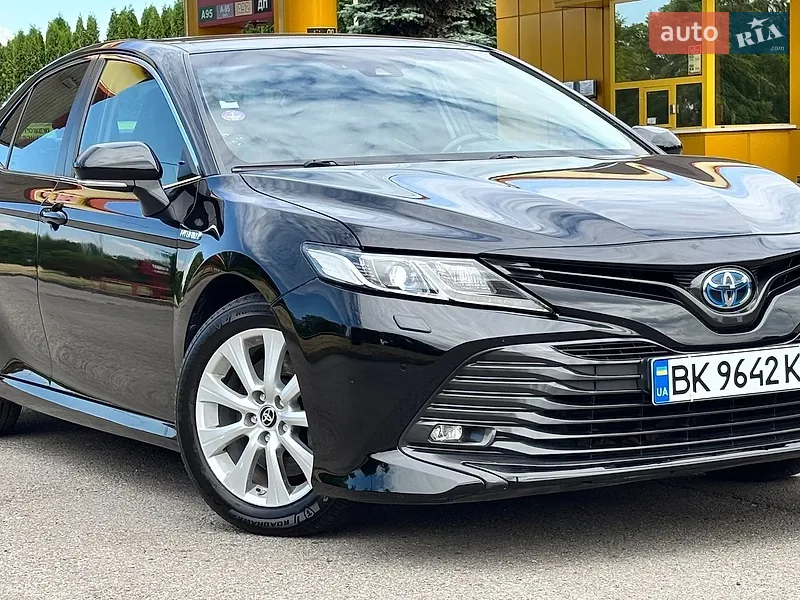 Toyota Camry 2021