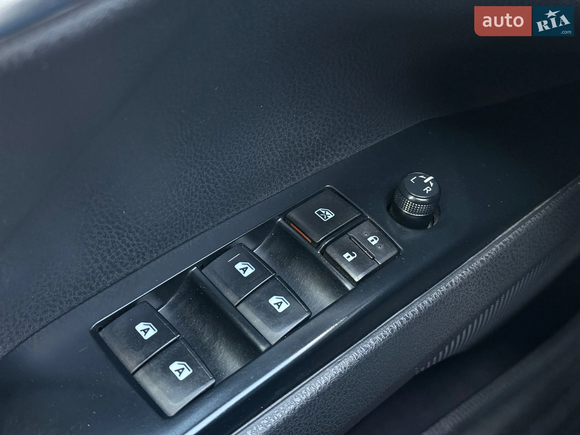 2018 Toyota Camry - мініатюра 26