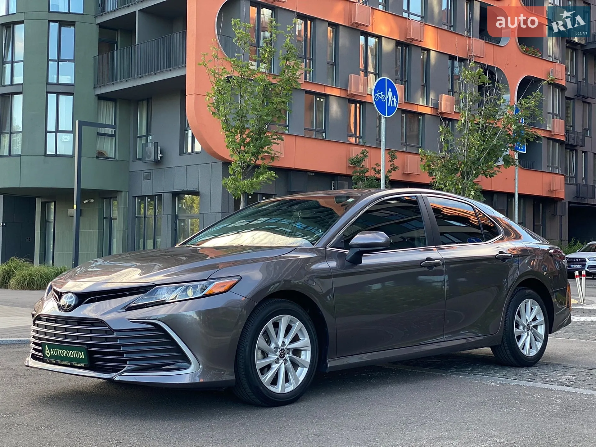 2021 Toyota Camry - мініатюра 3