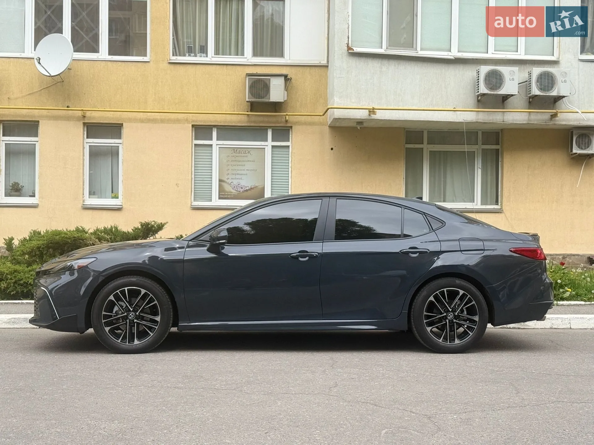 2025 Toyota Camry - мініатюра 13