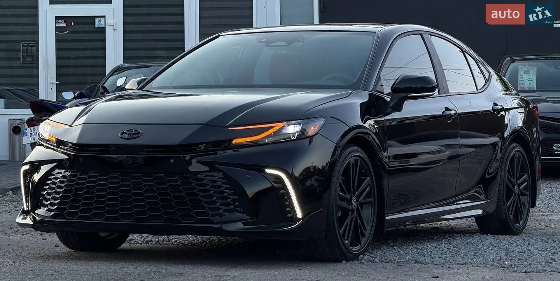 2025 Toyota Camry - мініатюра 2
