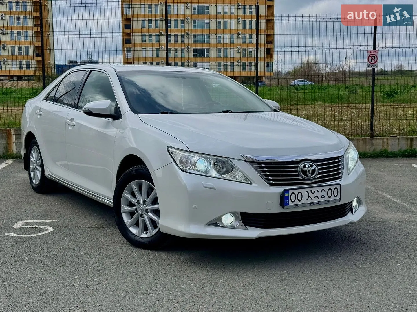 2011 Toyota Camry - фото 1