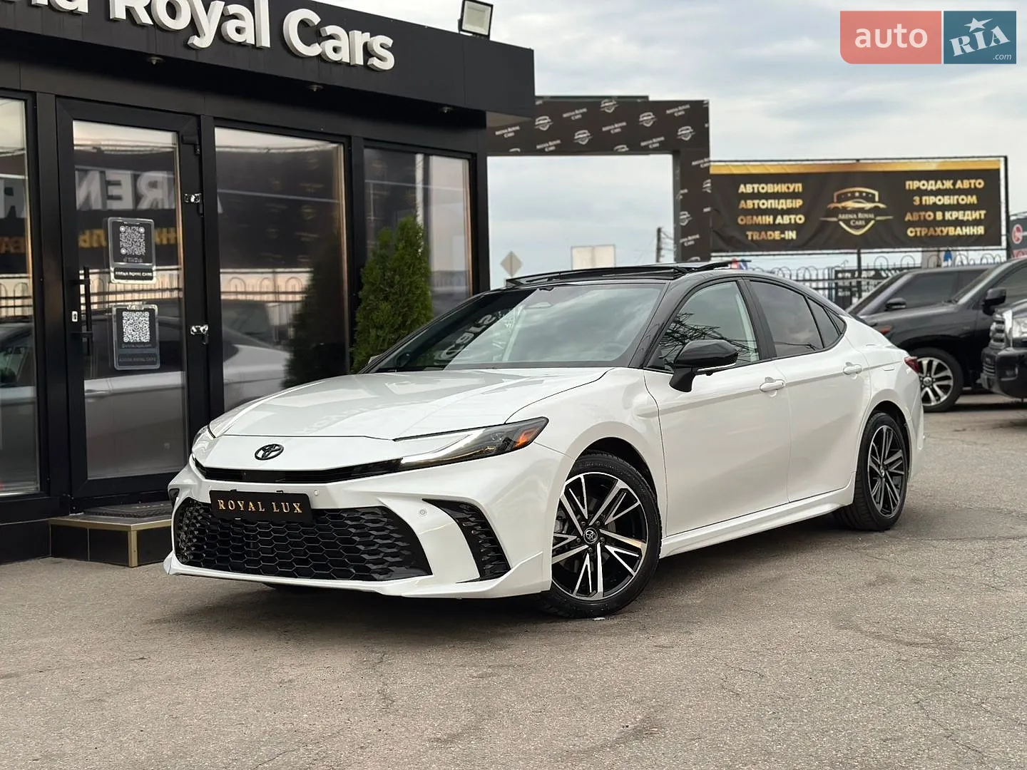 2025 Toyota Camry - фото 1