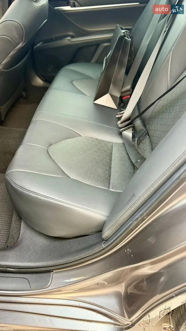 2018 Toyota Camry - мініатюра 17