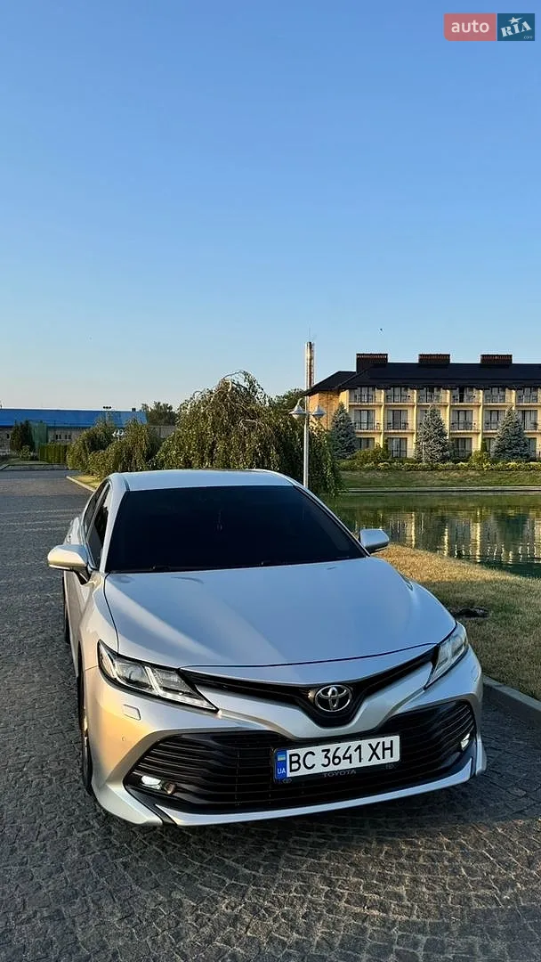 2018 Toyota Camry - мініатюра 3