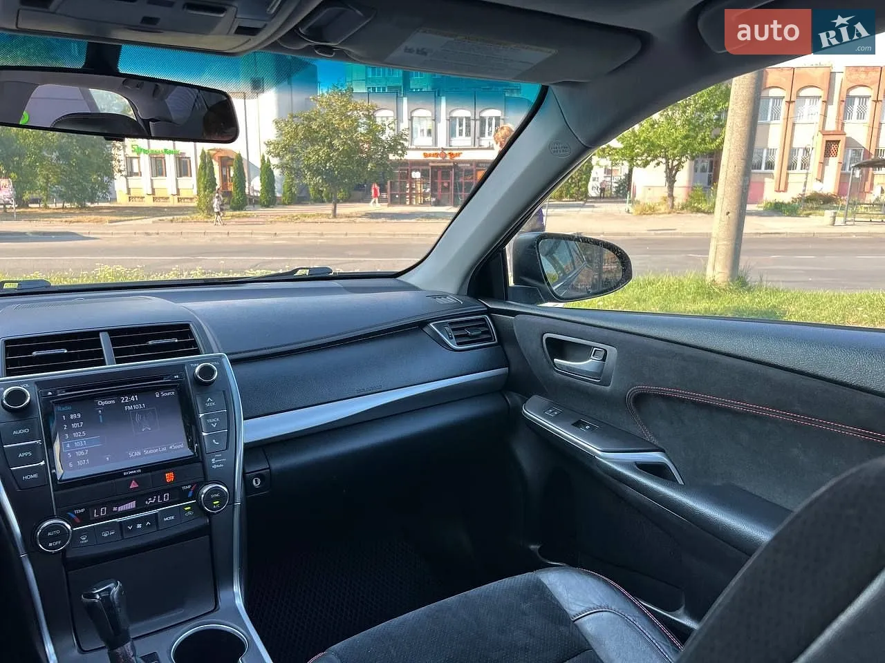 2016 Toyota Camry - мініатюра 22