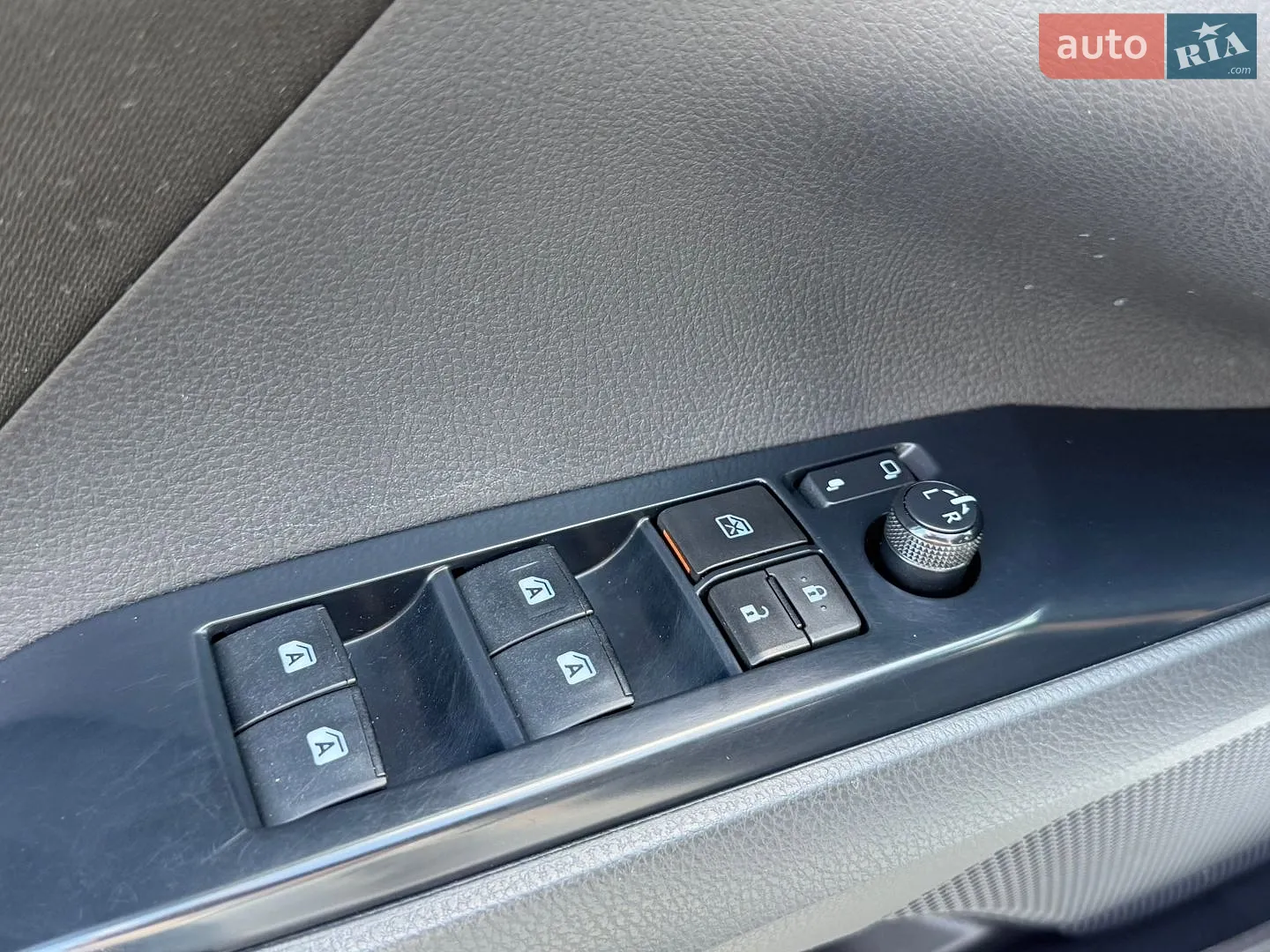 2017 Toyota Camry - мініатюра 38
