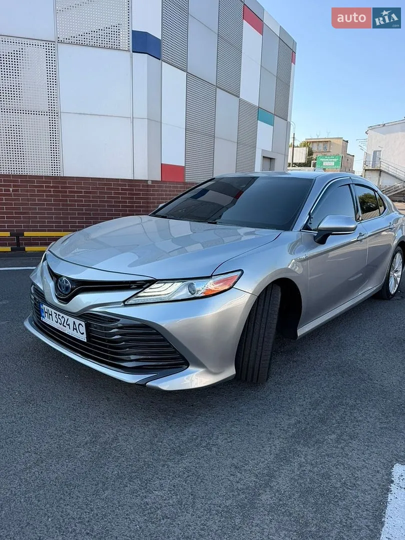 2020 Toyota Camry - фото 1