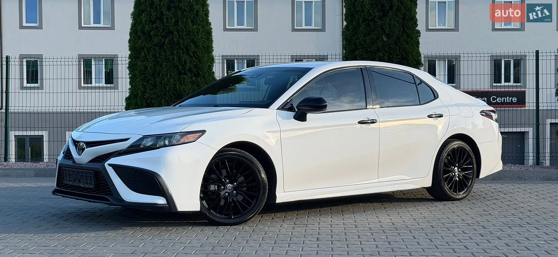 2021 Toyota Camry - мініатюра 3