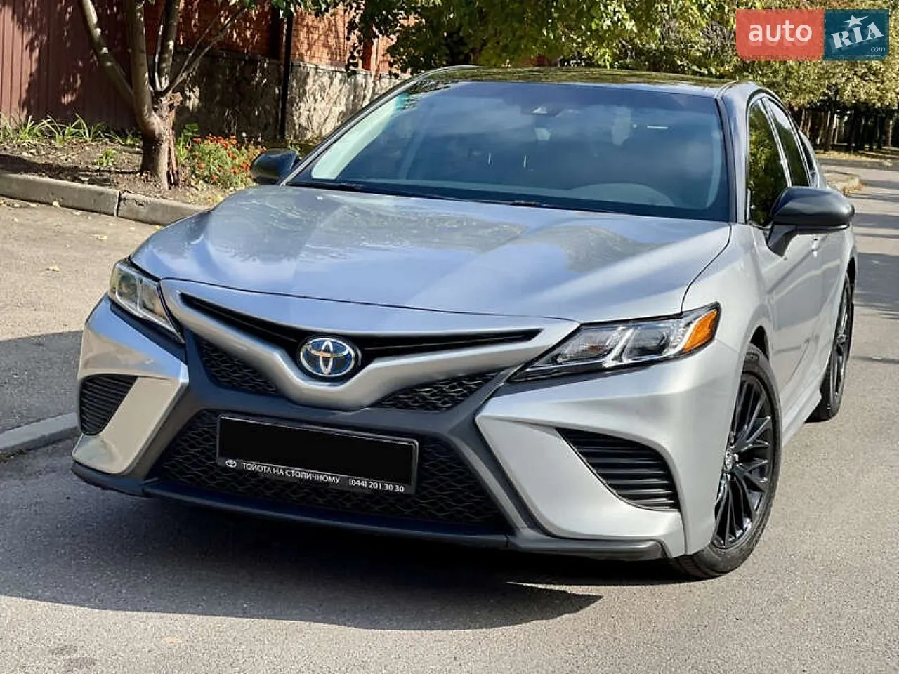 2020 Toyota Camry - мініатюра 2