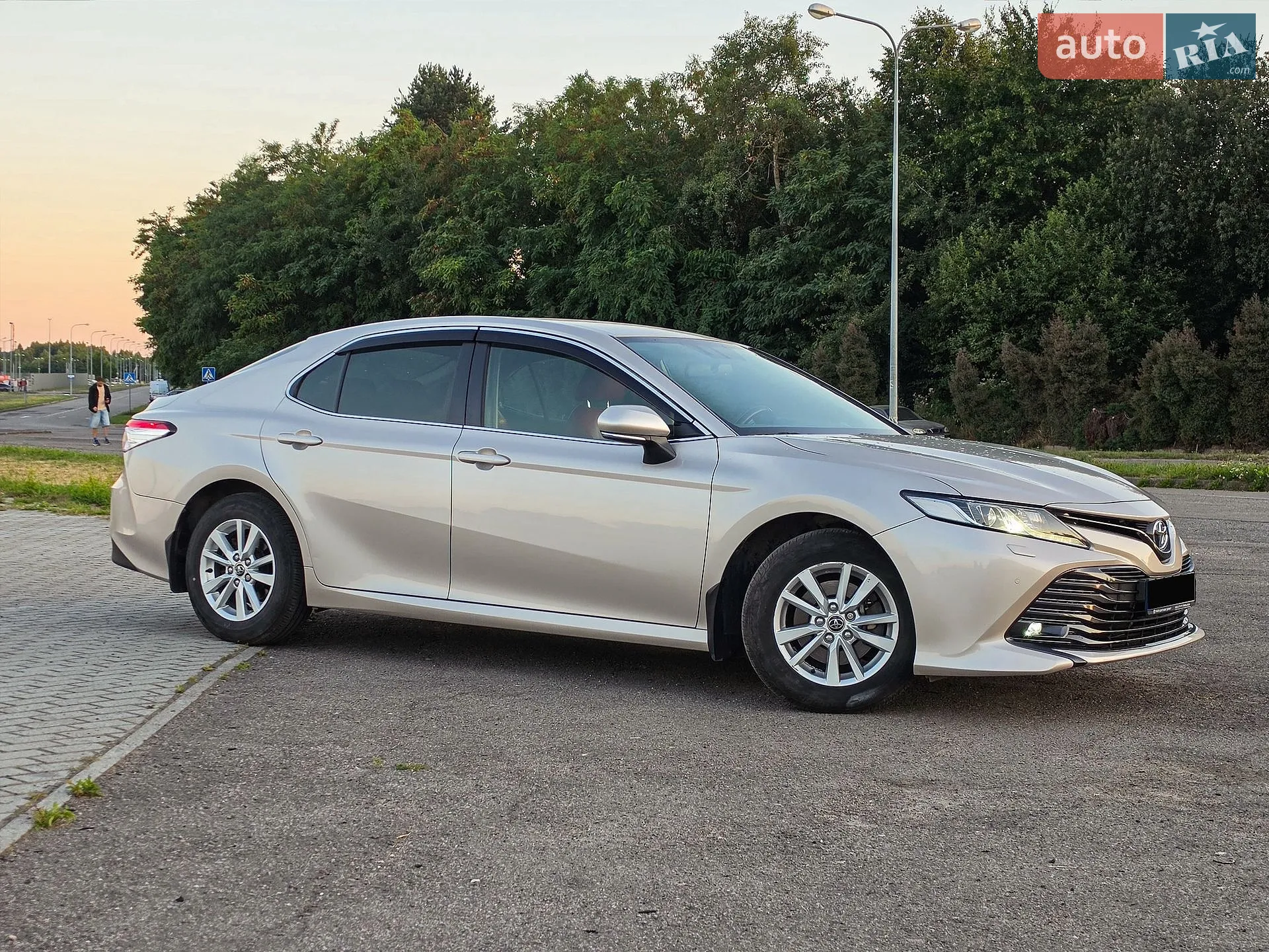 2017 Toyota Camry - мініатюра 2