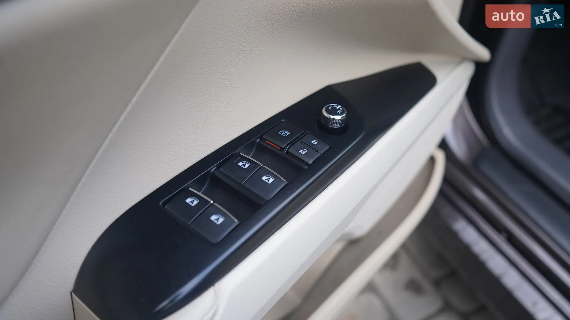 2019 Toyota Camry - мініатюра 26