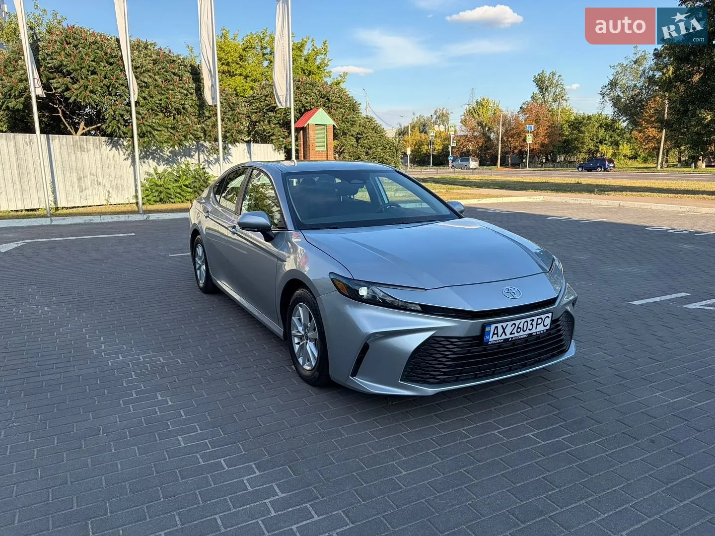 2025 Toyota Camry - мініатюра 2