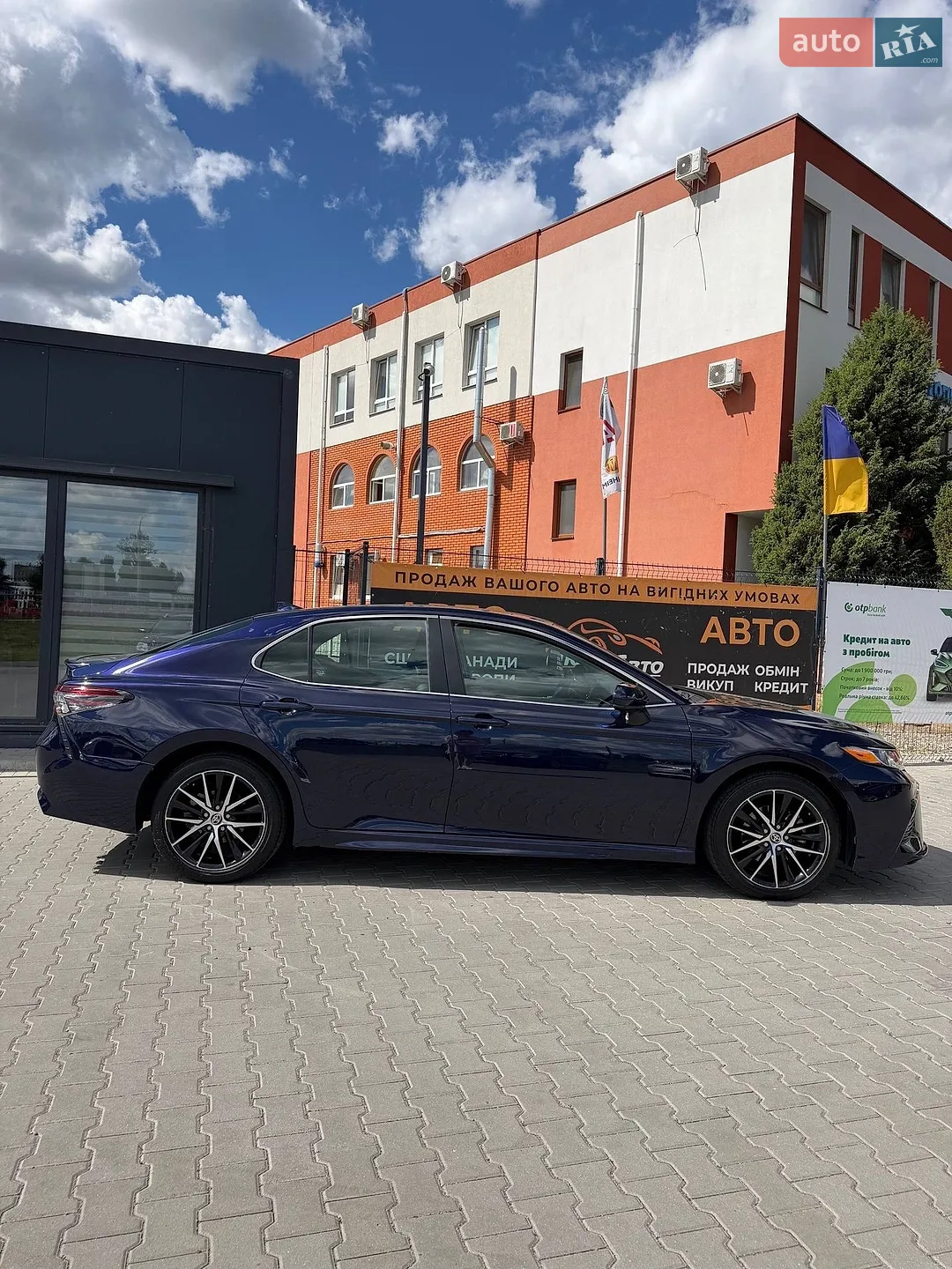 2021 Toyota Camry - мініатюра 3