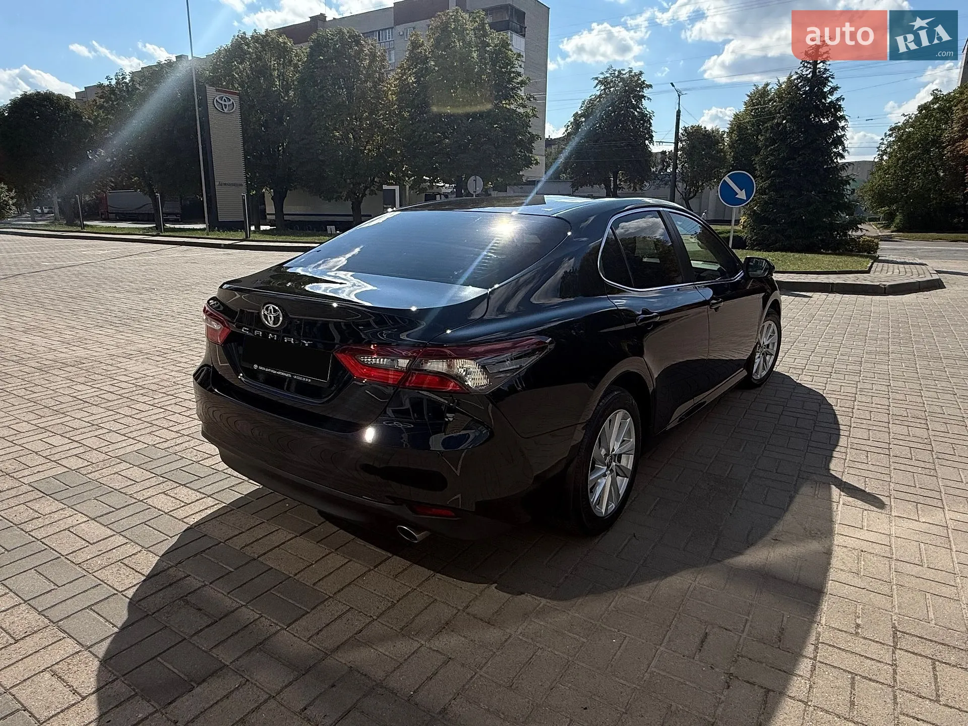2021 Toyota Camry - мініатюра 3