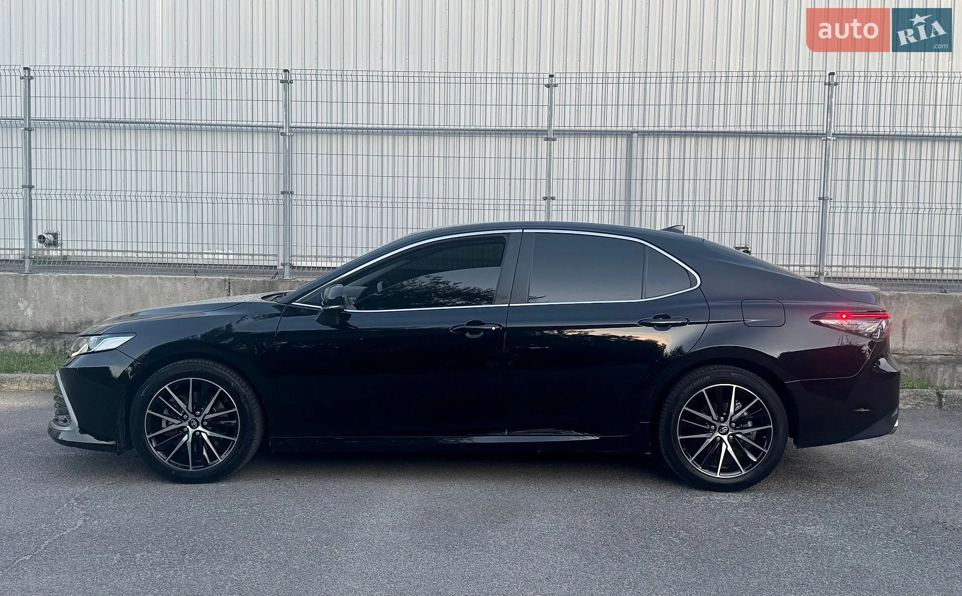 2021 Toyota Camry - мініатюра 3