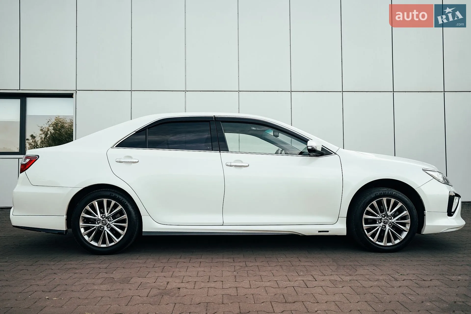 2016 Toyota Camry - мініатюра 18