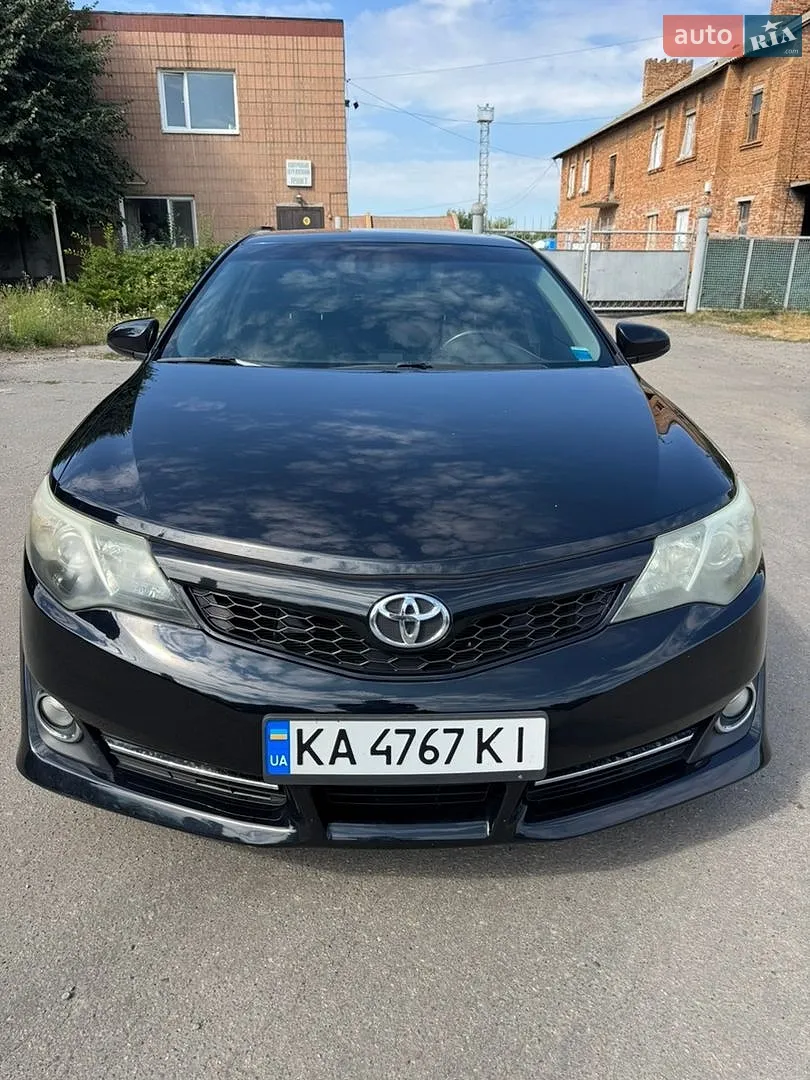 2013 Toyota Camry - фото 1