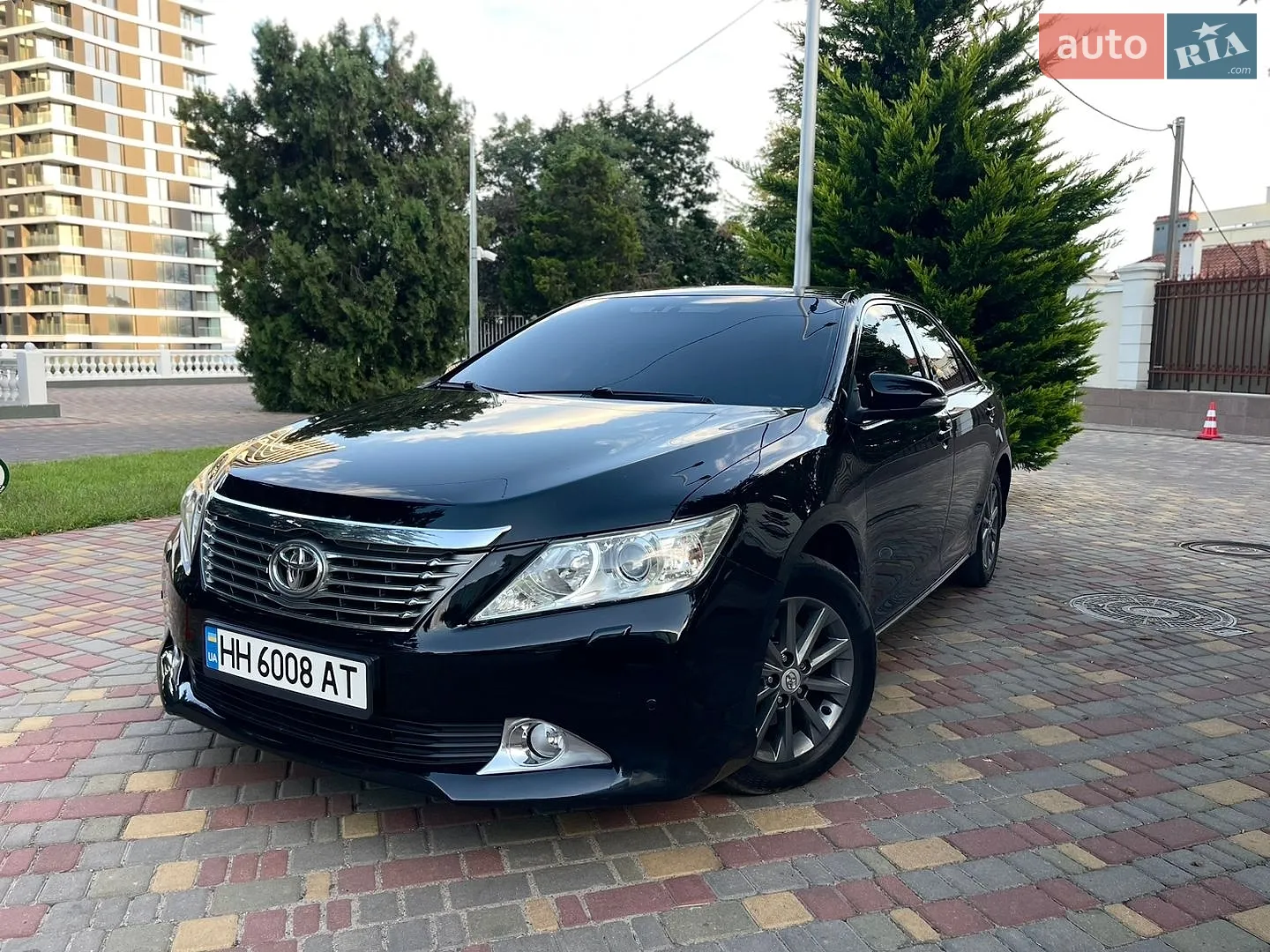 2014 Toyota Camry - фото 1