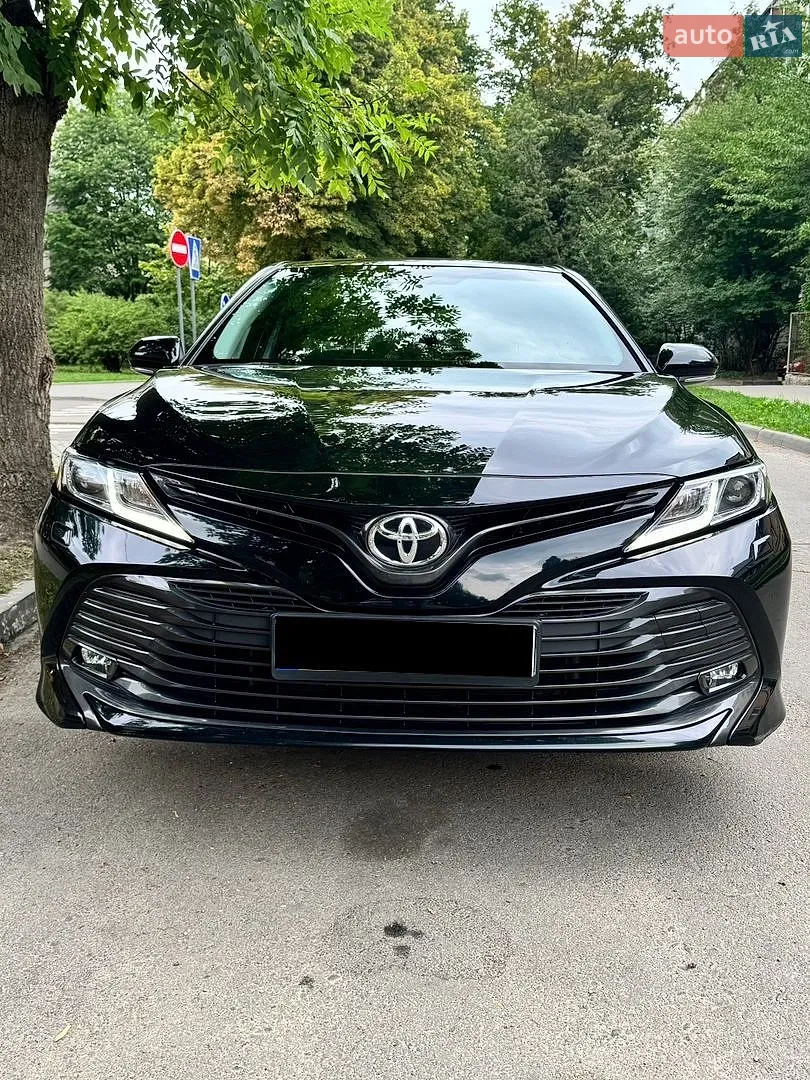 2019 Toyota Camry - фото 1
