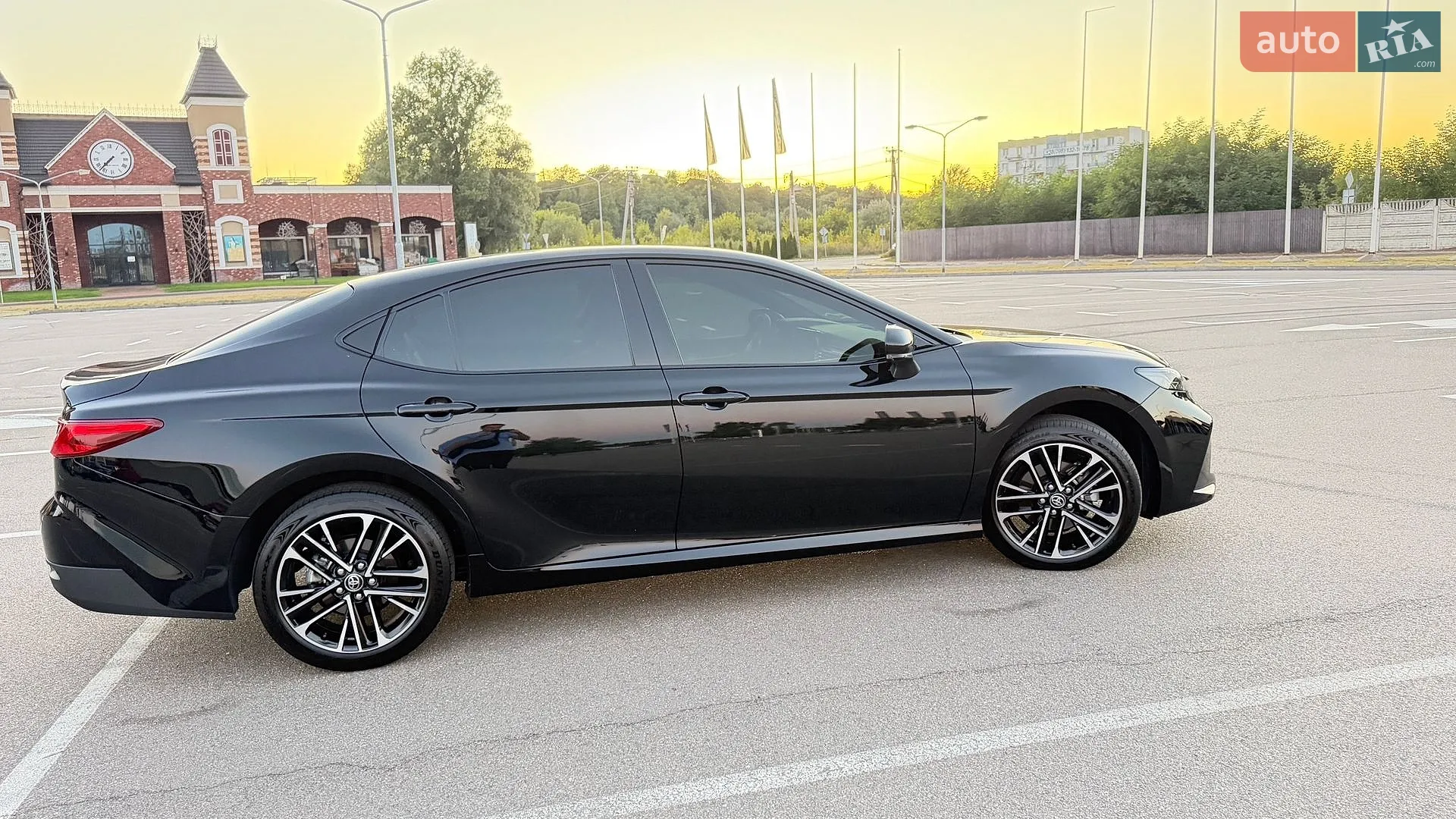 2025 Toyota Camry - мініатюра 11