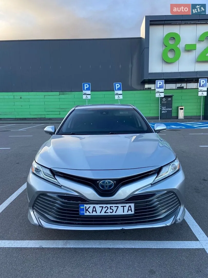 2020 Toyota Camry - фото 1