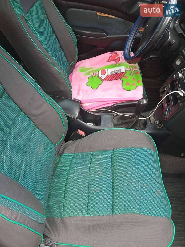 Седан Toyota Carina E 1993 в Остроге